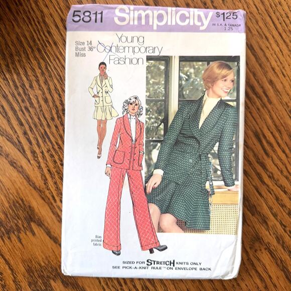 Vintage 1970s Simplicity 5811 Sewing Pattern Size Sm 2 Pc Skirt Suit Set - Picture 1 of 2